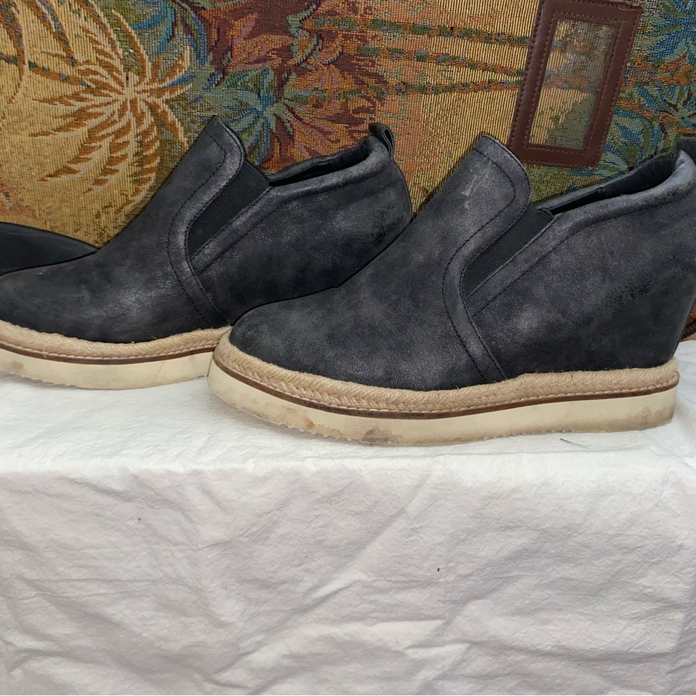 Stylish Black Slip-On Women's Shoes size 9
